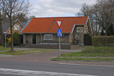 900277 Gezicht op de voormalige wachterswoning 40 (Stationsweg Oost 178) aan de spoorlijn Kesteren-Amersfoort te Woudenberg.